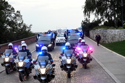 papiez-na-motorze-1.jpg