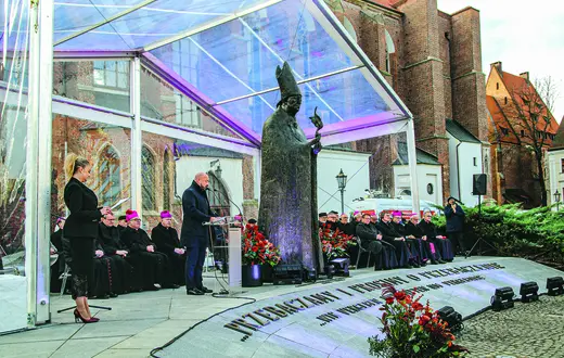 60. rocznicę orędzia biskupów polskich do niemieckich świętowano we Wrocławiu 18 listopada m.in. pod pomnikiem kard. Bolesława Kominka, który był autorem wiekopomnych słów fot. BP KEP