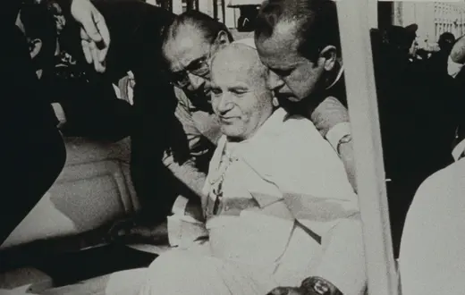 Zamach na Jana Pawła II, 13 maja 1981 r. Na Kremlu szybko pojęto, że papież z Polski daje światu do zrozumienia, że nie uważa panującego w Europie Wschodniej porządku za wieczny fot. SIPA/EAST NEWS