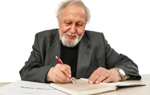 Adam Ziemianin w czerwcu w Kielcach otrzymał medal Per Artem Ad Deum przyznawany pod patronatem Dykasterii ds. Kultury i Edukacji fot. materiały prasowe