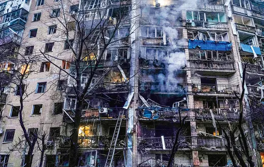 Uszkodzony po rosyjskim ataku blok w Kramatorsku w obwodzie donieckim, 8 lutego 2026 r. fot. IRYNA RYBAKOVA/AFP/East News