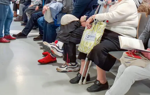 Pacjenci w kolejce do lekarzy specjalistów w Uniwersyteckim Centrum Kliniczno-Dydaktycznym w Łodzi, 13 marca 2025 r. Fot. Piotr Kamionka/Reporter/East News