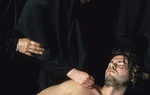 Inscenizacja śmierci Jezusa w wykonaniu meksykańskich pielgrzymów, Via Dolorosa w Jerozolimie, 1996 r. fot. Esaias BAITEL/ Gamma-Rapho/Getty Images