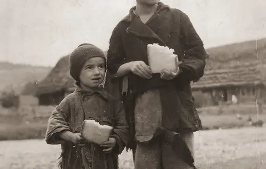 Dzieci ze wsi Sławsk (Śląsk Cieszyński), lata 1920 – 1939. fot. narodowe archiwum cyfrowe