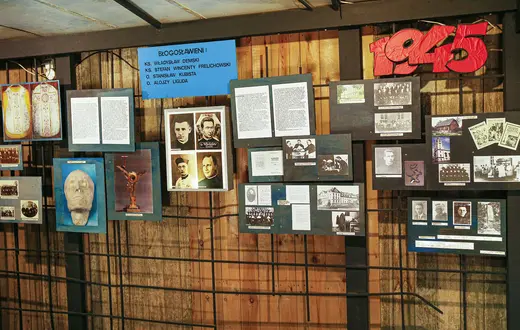 Wystawa „Błogosławieni męczennicy obozu Stutthof” zorganizowana w 2020 r. na terenie byłego niemieckiego nazistowskiego obozu koncentracyjnego Stutthof. Więźniem tego obozu był w 1940 r. ks. Stefan Wincenty Frelichowski fot. MONK PRESS/East News