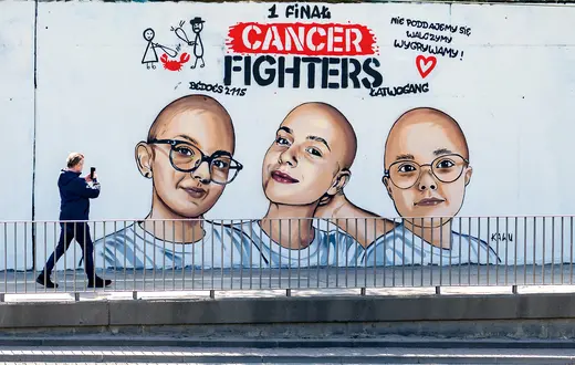 Mural wspierający akcję Cancer Fighters w Poznaniu autorstwa grafficiarza Kawu, 26 kwietnia 2026 r. Fot. Łukasz Gdak/East News