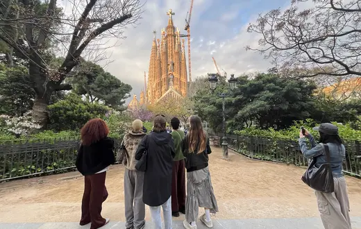 Sagrada Família górująca nad Barceloną. Po zamontowaniu krzyża na Wieży Jezusa świątynia ma 172,5 m wysokości i jest najwyższym kościołem na świecie | fot. Joan Valls/Getty Images