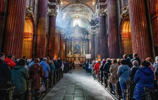 Reforma po Soborze Watykańskim II miała na celu zmianę sposobu uczestnictwa w liturgii – od strategii widza jak w teatrze po partycypację. Poznań, 8 marca 2026 r. | fot. Łukasz Gdak/East News