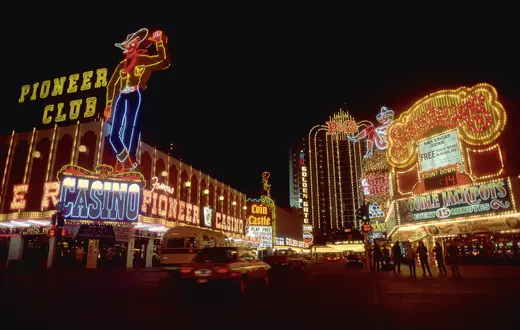 Oświetlone nocą kasyna, Las Vegas, Nevada, USA, czerwiec 2026 r. | fot. Bridgeman Images/East News