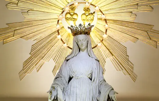 Kaplica Notre-Dame-de-la-Médaille-Miraculeuse (Matki Bożej od Cudownego Medalika), położona przy 140 Rue du Bac w 7. dzielnicy Paryża, należy do Domu Macierzystego Zgromadzenia Sióstr Miłosierdzia. To tutaj św. Katarzyna Labouré w 1830 r. miała objawienia maryjne | fot. Fred de Noyelle/Getty Images