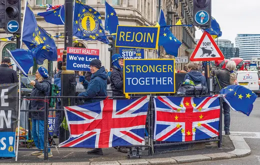 Na Wyspach już dawno dostrzeżono, że brexit przyniósł więcej strat niż korzyści. Na zdjęciu demonstracja zwolenników ponownego zbliżenia Wielkiej Brytanii z Unią Europejską, 31 stycznia 2024 r., w czwartą rocznicę wyjścia kraju ze struktur unijnych | Fot. Wiktor Szymanowicz/NurPhoto/East News