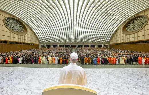Papież Leon XIV w trakcie obchodów 60. rocznicy ogłoszenia soborowej deklaracji Nostra aetate o stosunku Kościoła do religii niechrześcijańskich, Watykan, 28 października 2025 r. | Fot. ABACA press/East News