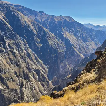 Kanion Colca jest jednym z największych na świecie. Jego eksploracji dokonali w 1981 r. Polacy. Colca jest głębszy od Wielkiego Kanionu Colorado