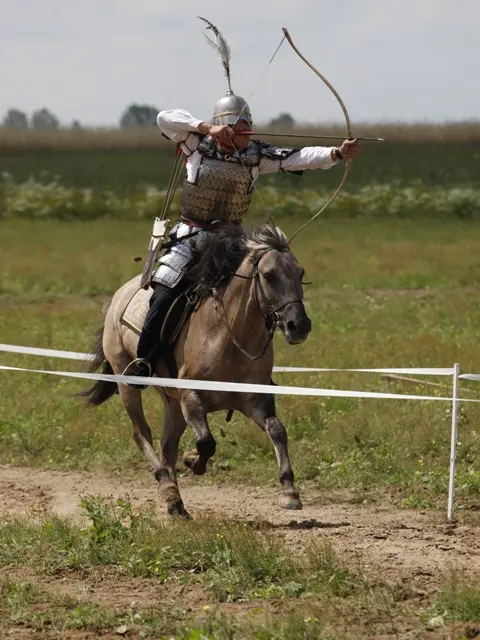 Polski tatar w stroju z epoki / PAP