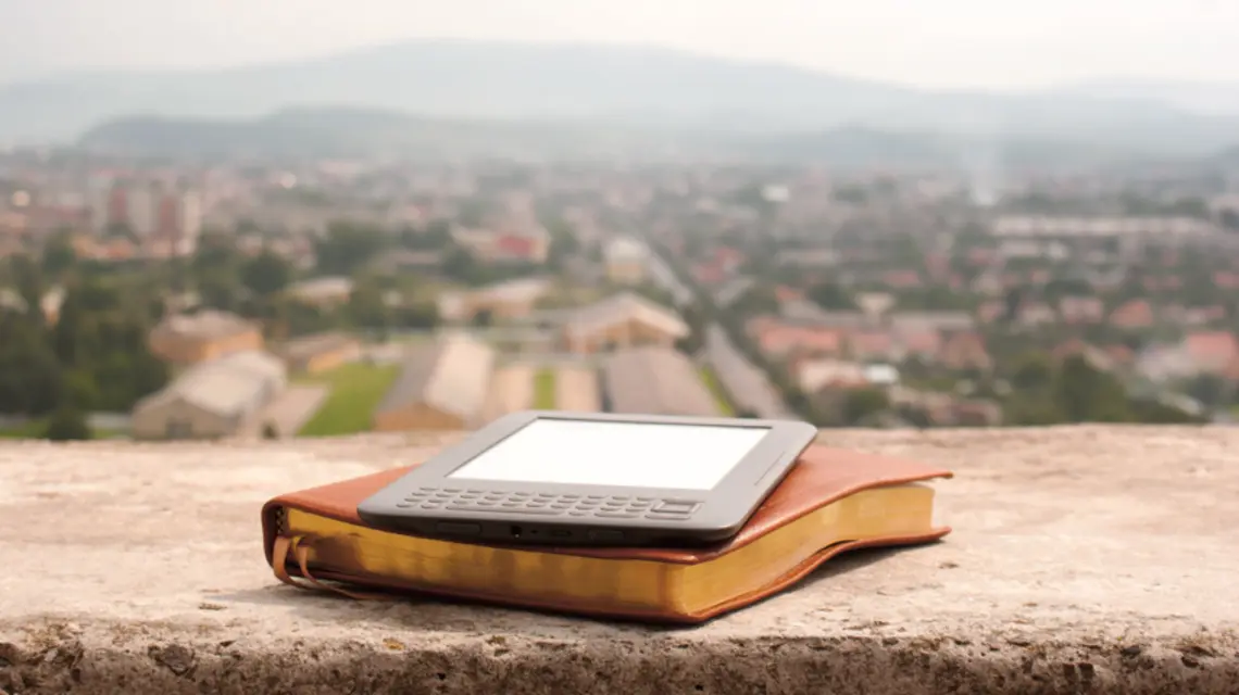 Czytelnik e-booków czyta trzy razy więcej niż czytelnik papierowy, co potwierdza ostatnie badanie czytelnictwa przeprowadzone przez Bibliotekę NarodowąFot. Andreykr/Fotolia