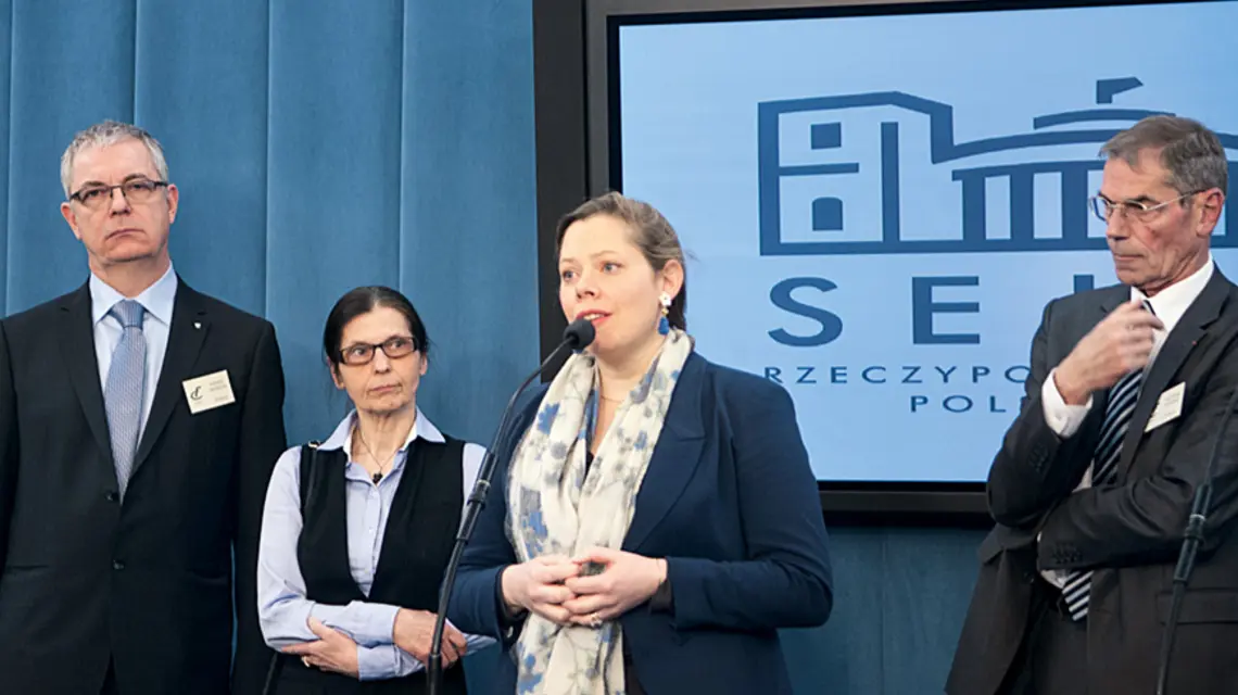 Przedstawiciele FAFCE w polskim Sejmie. Od lewej: Paweł Wosicki (prezes Polskiej Federacji Ruchów Obrony Życia), Joanna Krupska (prezes Stowarzyszenia Dużych Rodzin 3+), Maria Hildingsson (sekretarz g