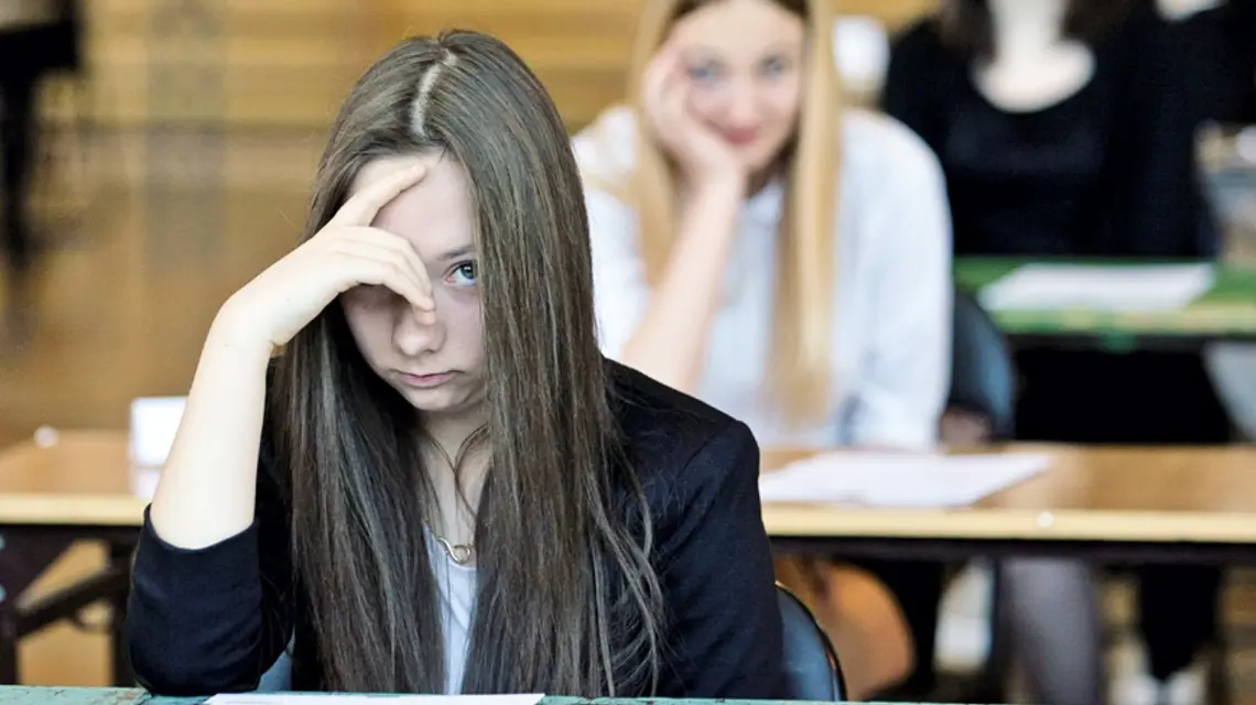 Do egzaminu gimnazjalnego w 2015 r. przystąpiło 360 tys. uczniów / PAP