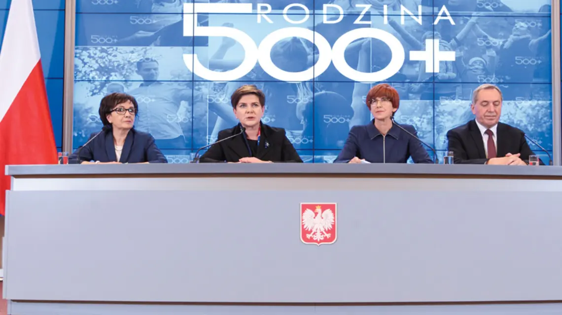 Ministerstwo Rodziny, Pracy i Polityki Społecznej szacuje, że w 2016 r. wartość świadczeń wypłacanych w ramach programu Rodzina 500plus wyniesie 16 mld złotych / fot. East News