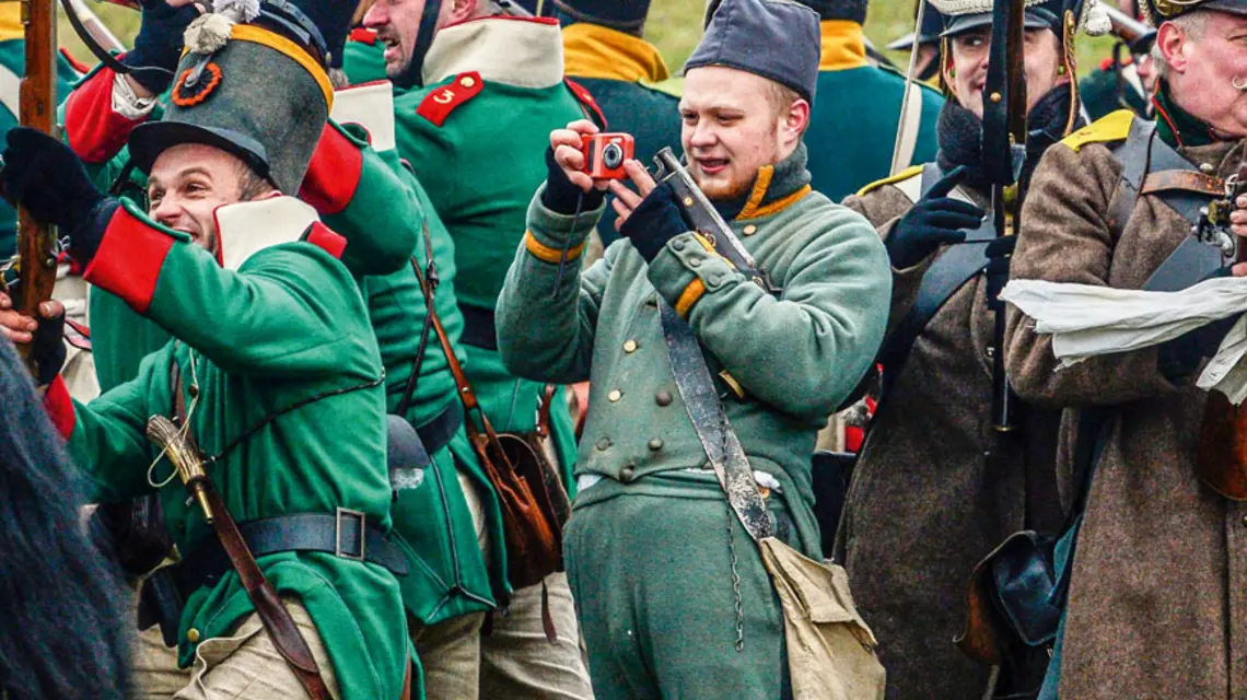 Czeska grupa rekonstrukcji historycznej podczas odtwarzania bitwy pod Austerlitz / fot. PAP