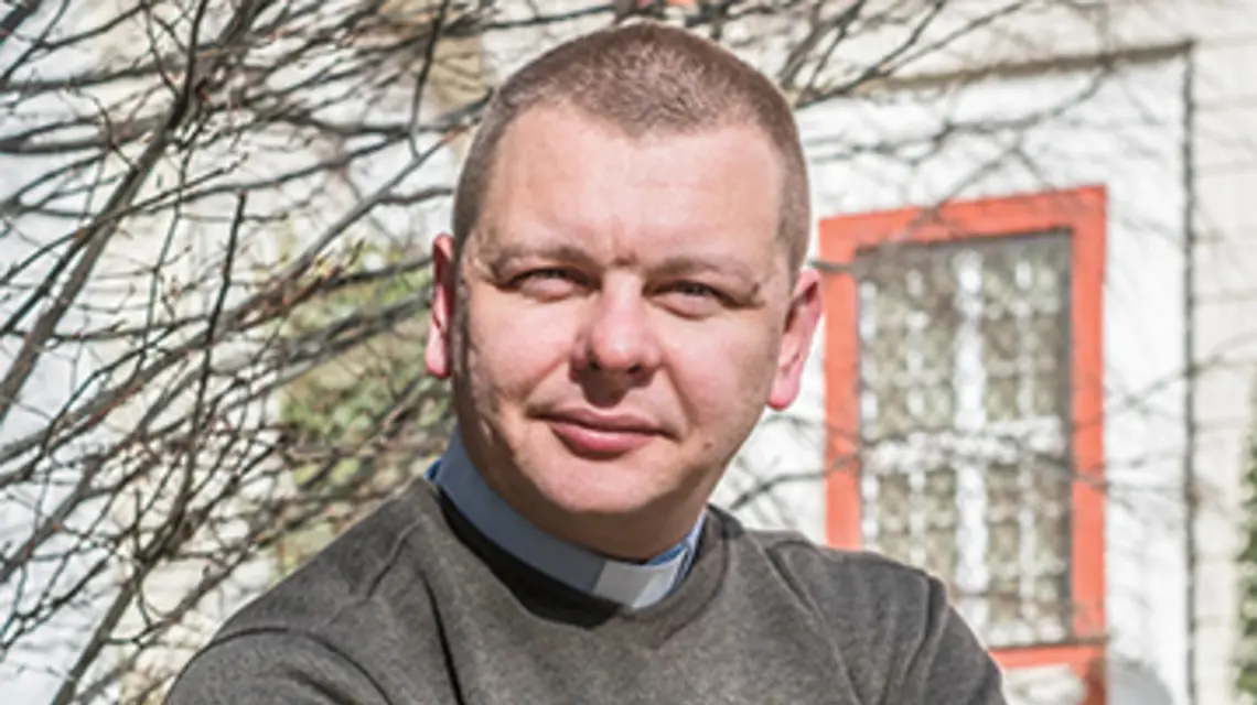 FOT. ROBERT WOŹNIAK. Ks. Bartłomiej Kot duszpasterz akademicki we wrocławskiej „Maciejówce”. 