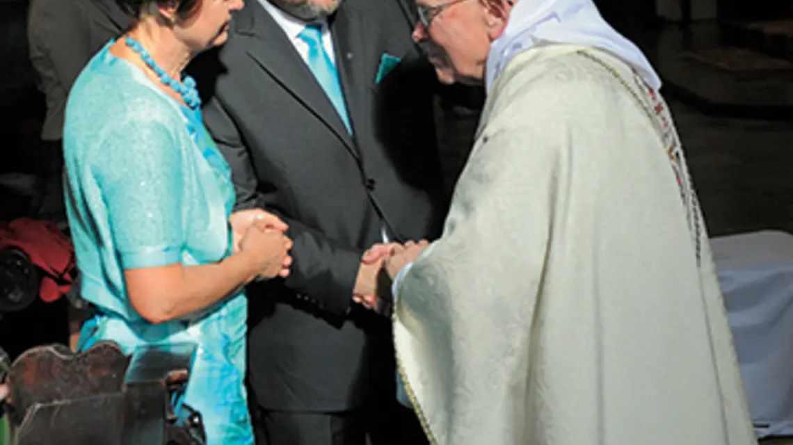 FOT. ARCHIWUM PRYWATNE. Jadwiga i Jacek Pulikowscy z o. Karolem Meissnerem