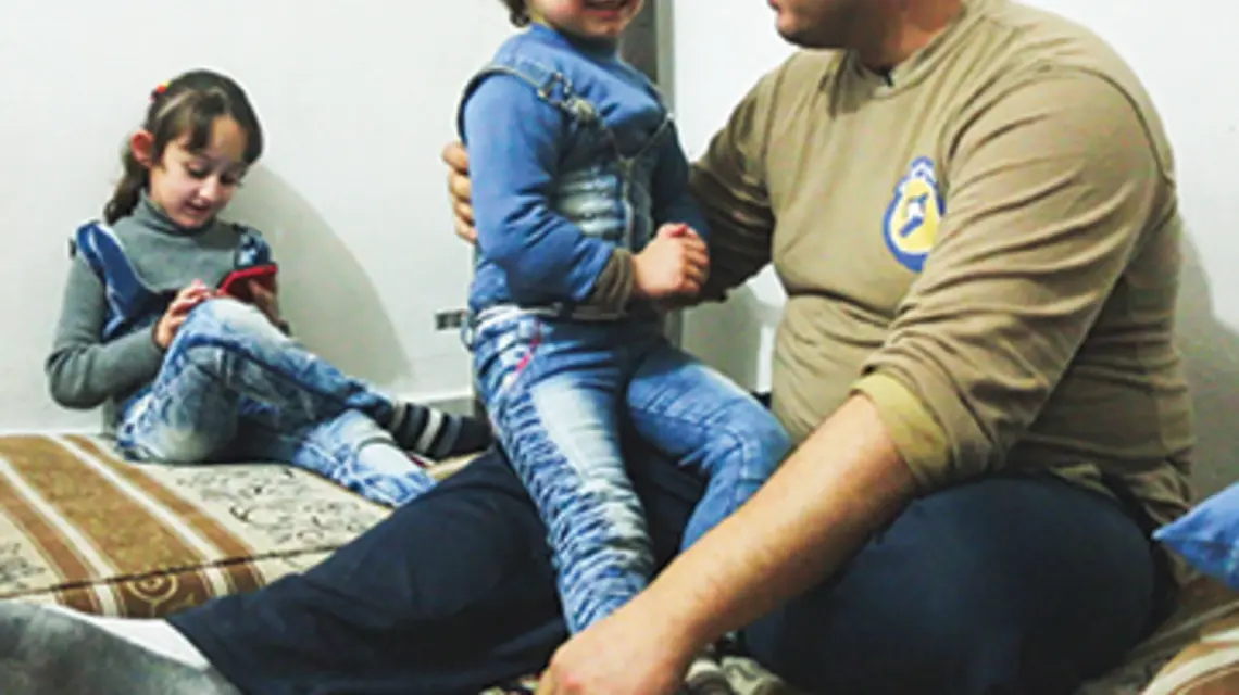 MATERIAŁY PRASOWE. Ostatni w Aleppo to rownież historia zwykłych ludzi, którzy stali się bohaterami, nie godząc się na bierne przyglądanie się tragedii.