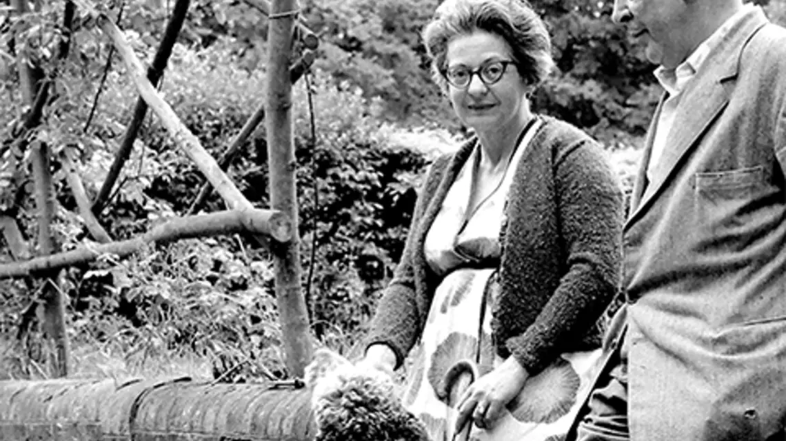 FOT. ZASOBY INTERNETU. C.S.Lewis z żoną Joy Davidman.