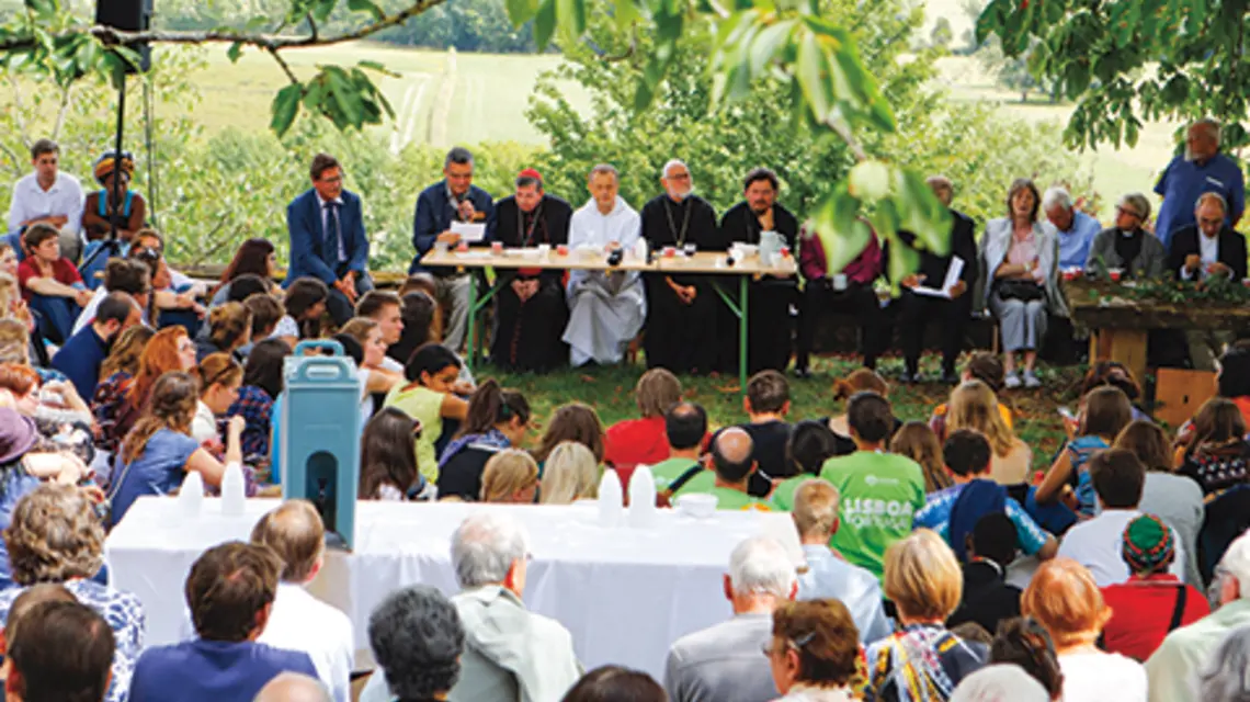 FOT. MICHAEL DEBETS/PACIFIC PRESS-GETTY IMAGES. Spotkanie przywódców kościelnych i przedstawicieli religii niechrześcijańskich w Taize, w 10 rocznicę śmierci Brata Rogera, 16.08.2015 r.