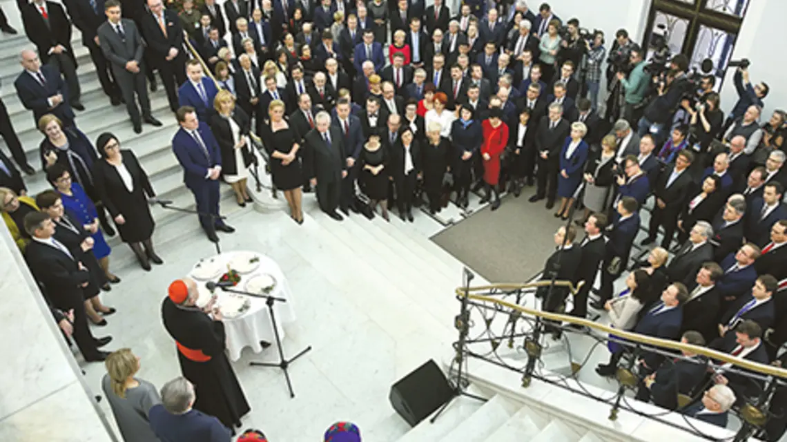 FOT. RAFAŁ GUZ/PAP. Spotkanie opłatkowe w sejmie w grudniu 2015 r. z udziałem kard. Kazimierza Nycza