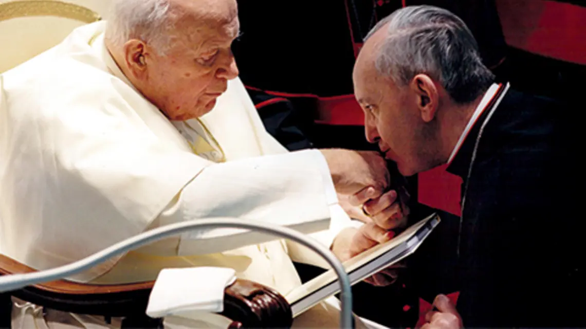 Jan Paweł II i arcybiskup Buenos Aires Jorge Mario Bergoglio. Słowa, które na Twitterze zamieścił Franciszek, nie są sprzeczne z tym, co w 1997 r. pod Giewontem mówił papież Polak fot. East News