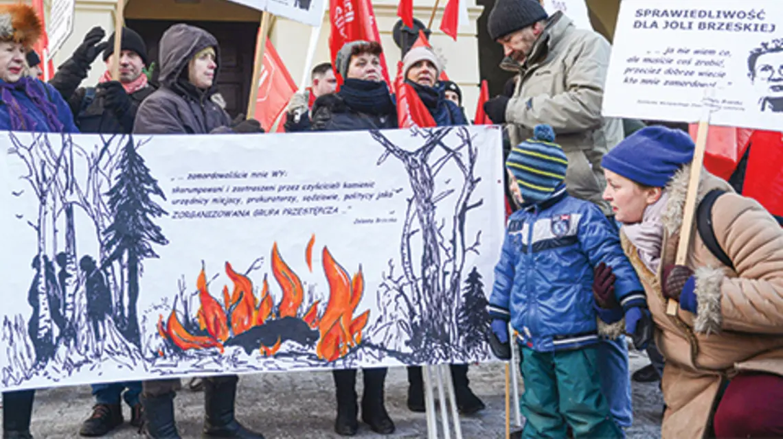 Protest Warszawskiego Stowarzyszenia Lokatorów w rocznicę śmierci Jolanty Brzeskiej, 1 marca 2018 r. Brzeska walczyła o prawa lokatorów zagrożonych eksmisją fot. Jakub Kamiński/PAP-EPA