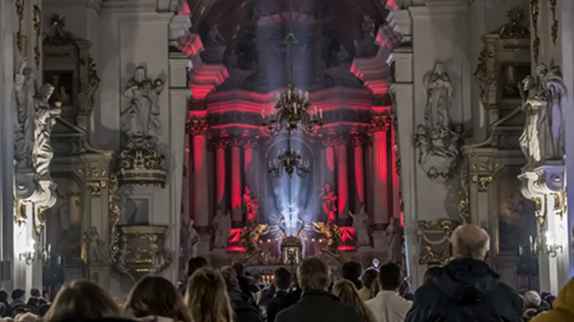 W wielu poznańskich kościołach jest możliwa adoracja nawet kilka godzin dziennie fot. Robert Woźniak/East News