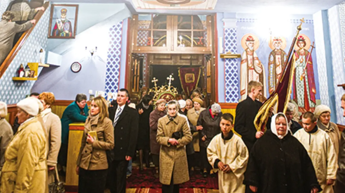 Uroczysta jutrznia paschalna w Narewce, 2011 r. fot. Wojciech Pacewicz/PAP