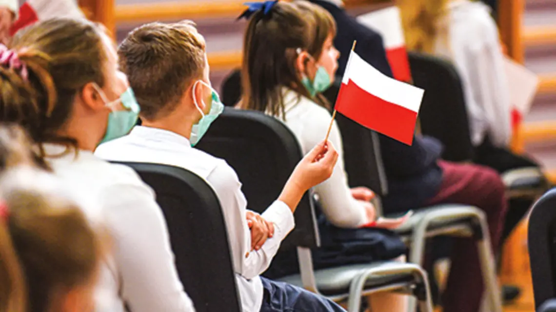 Finał akcji ,,Szkoła do hymnu" w Szkole Podstawowej nr 1 im. ks. Stanisława Konarskiego w Lublinie, listopad 2021 r. fot. Krzysztof Radzki/East News