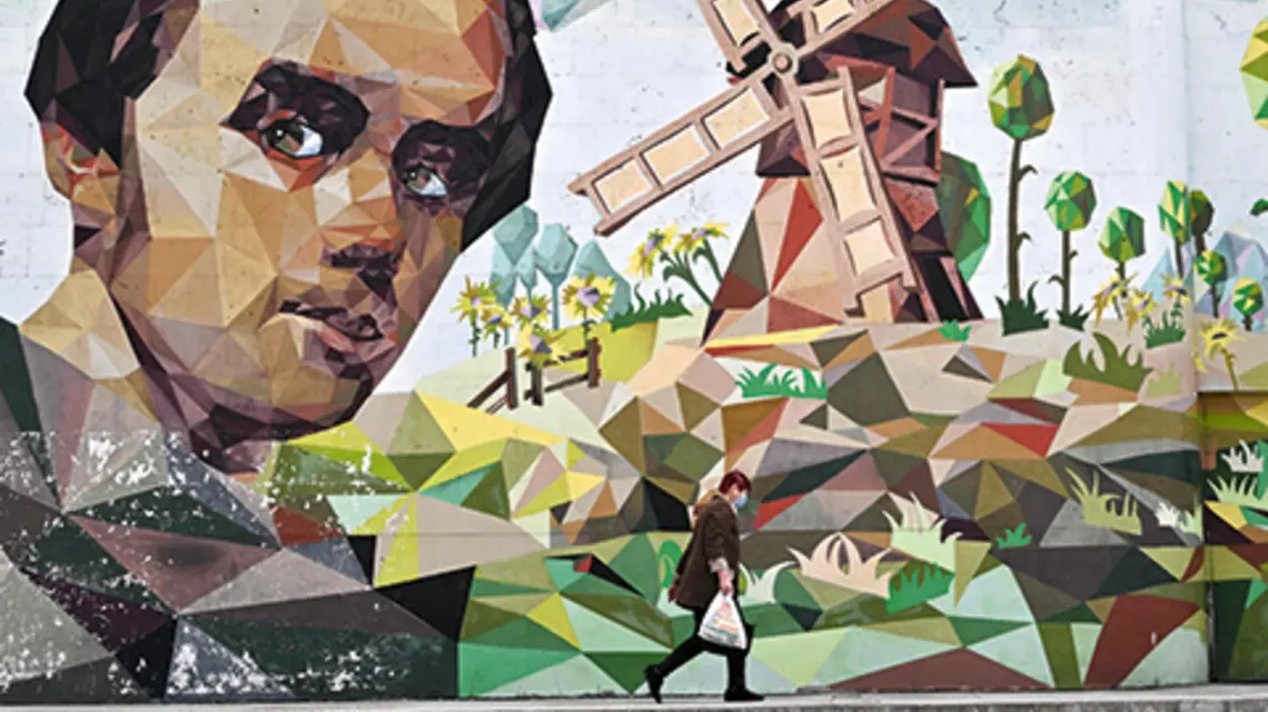 Mural przedstawiający Tarasa Szewczenkę w podkijowskim mieście Browary, marzec 2022 r. fot. GENYA SAVILOVAFP/East News