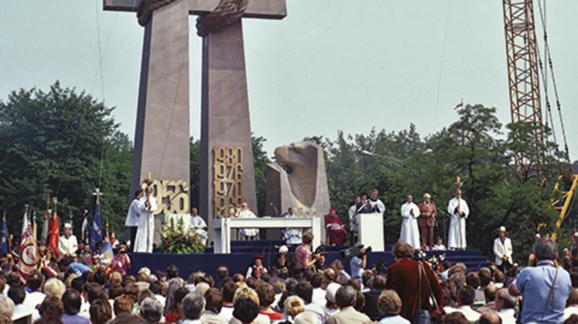  Uroczystość odsłonięcia pomnika Ofiar Poznańskiego Czerwca w 1981 r., dokładnie w 25. rocznicę wydarzeń czerwcowych fot. Wiesław M. Zieliński/East News
