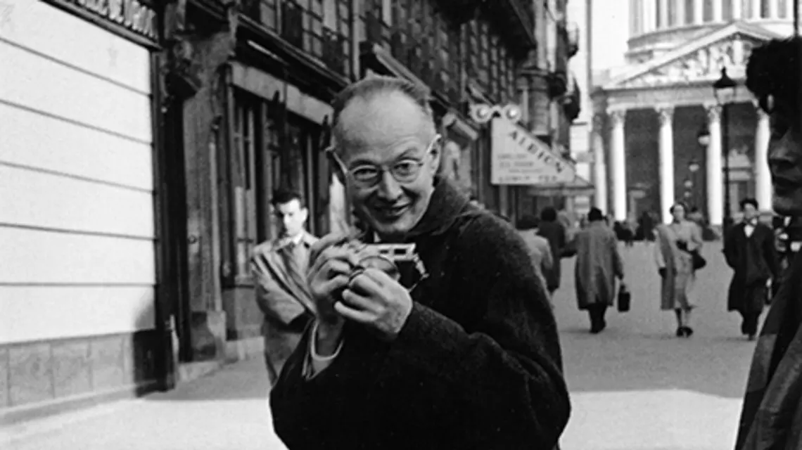 Portret Henriego Cartiera-Bressona (1954) oraz kultowy album Paris Revisited, który we Francji ma teraz jedenaste wydanie fot. Commons.Wikimedia