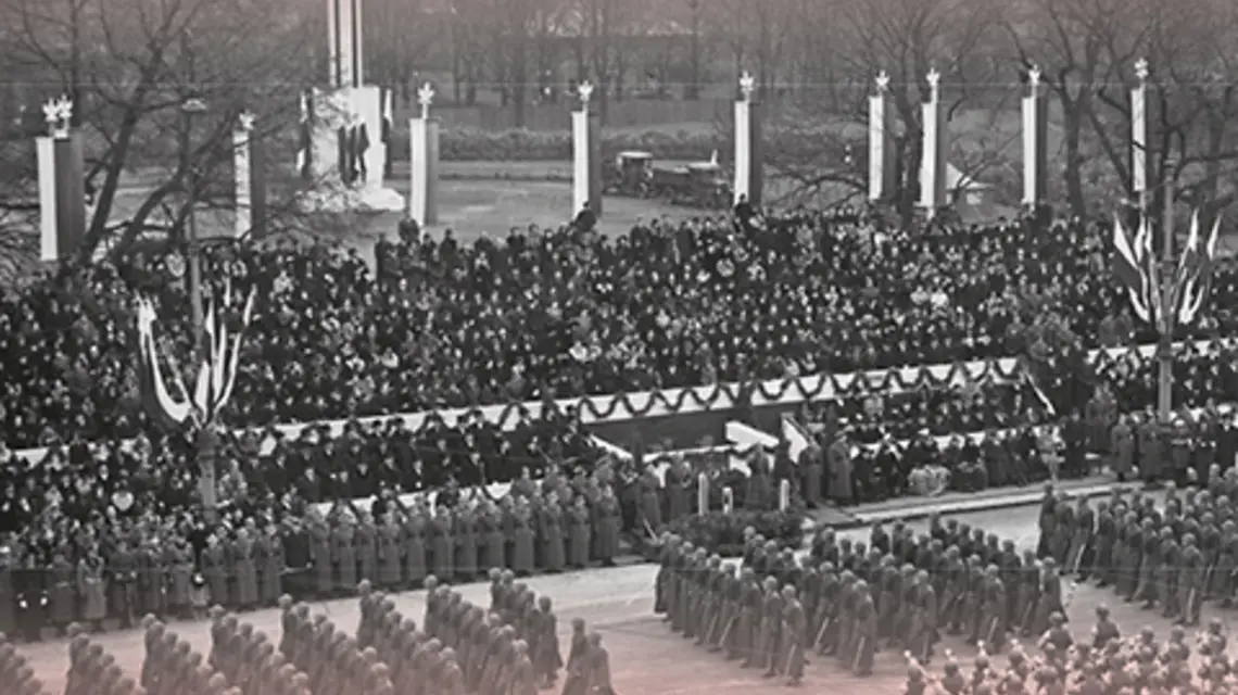11.11.1938 r. w Warszawie. Uroczystości zaplanowano tak, aby uwydatnić rolę J. Piłsudskiego i utwierdzić tradycję legionową w ustanawianiu hierarchii zasług dla niepodległego państwa państwa fot. ARC