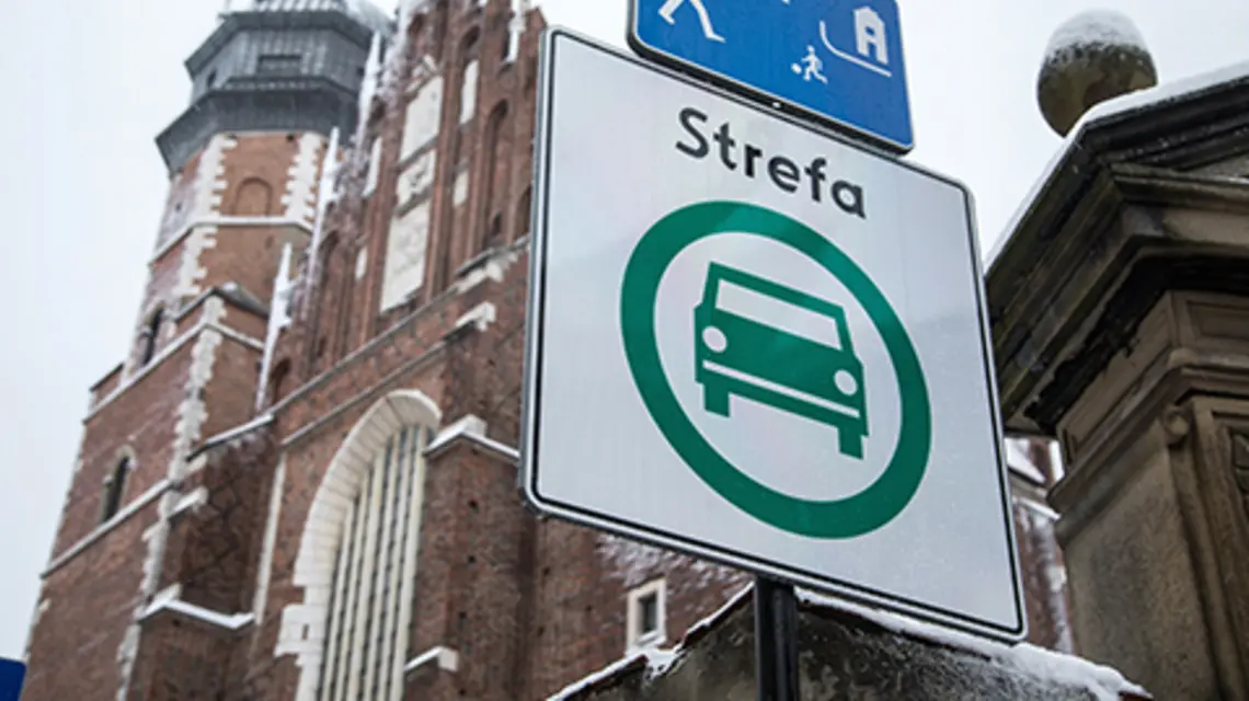  Kraków, 05.01.2019 r., strefa czystego transportu utworzona próbnie na krakowskim Kazimierzu, na zdjęciu znak D-54 | fot. Jan Graczynski/East News