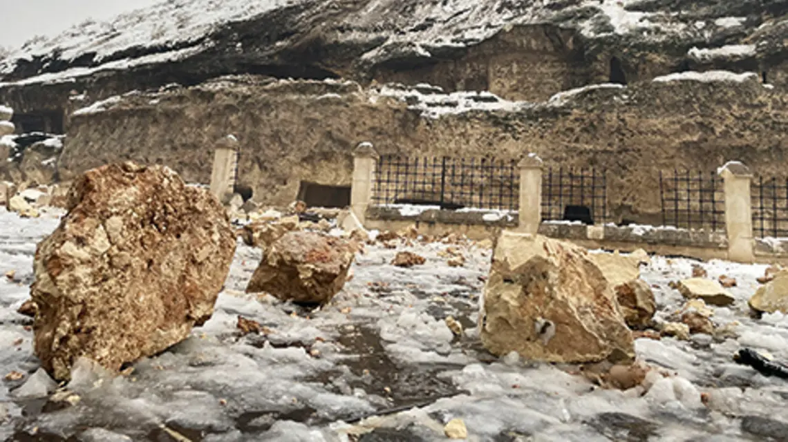 Historyczny zamkek Gaziantep po trzęsieniu ziemi o sile 7,4 stopnia, które nawiedziło południowe prowincje Turcji 6 lutego 2023 r. | fot. Mehmet Akif Parlak/Anadolu Agency/ABACAPRESS.COM/East News