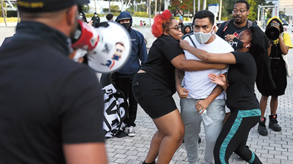 Rosjanie wykorzystali ruch Black Lives Matter, by za pomocą finansowanych przez siebie ekstremistów jeszcze bardziej destabilizować sytuację w Stanach Zjednoczonych | fot. Joe Raedle/Getty Images