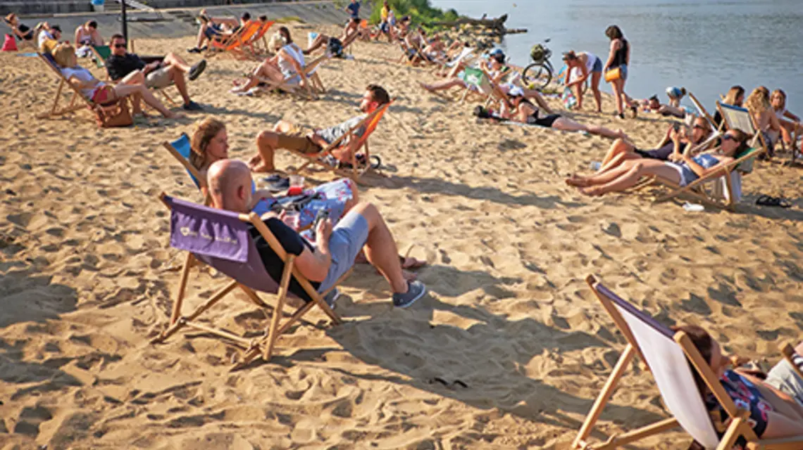 Plaża Miejska przy Płycie Desantu w Warszawie nad Wisłą | fot. Bartosz Krupa/East News