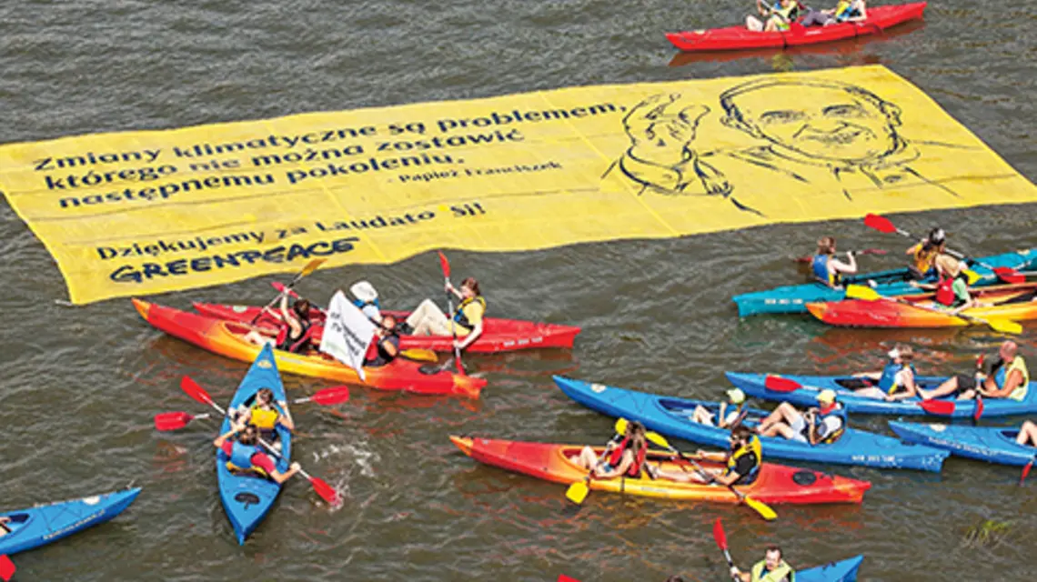 Klimatyczny Spływ Kajakowy po Wiśle, zorganizowany w 2016 r. przez Greenpeace Polska | fot. Jan Graczynski/East News