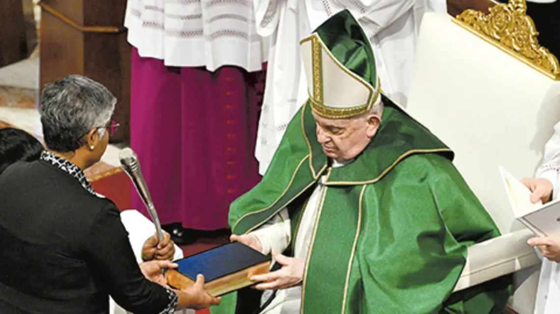 Papież Franciszek przewodniczy Mszy św. w Niedzielę Słowa Bożego w bazylice św. Piotra w Watykanie, 21 stycznia 2024 r. | fot. East News