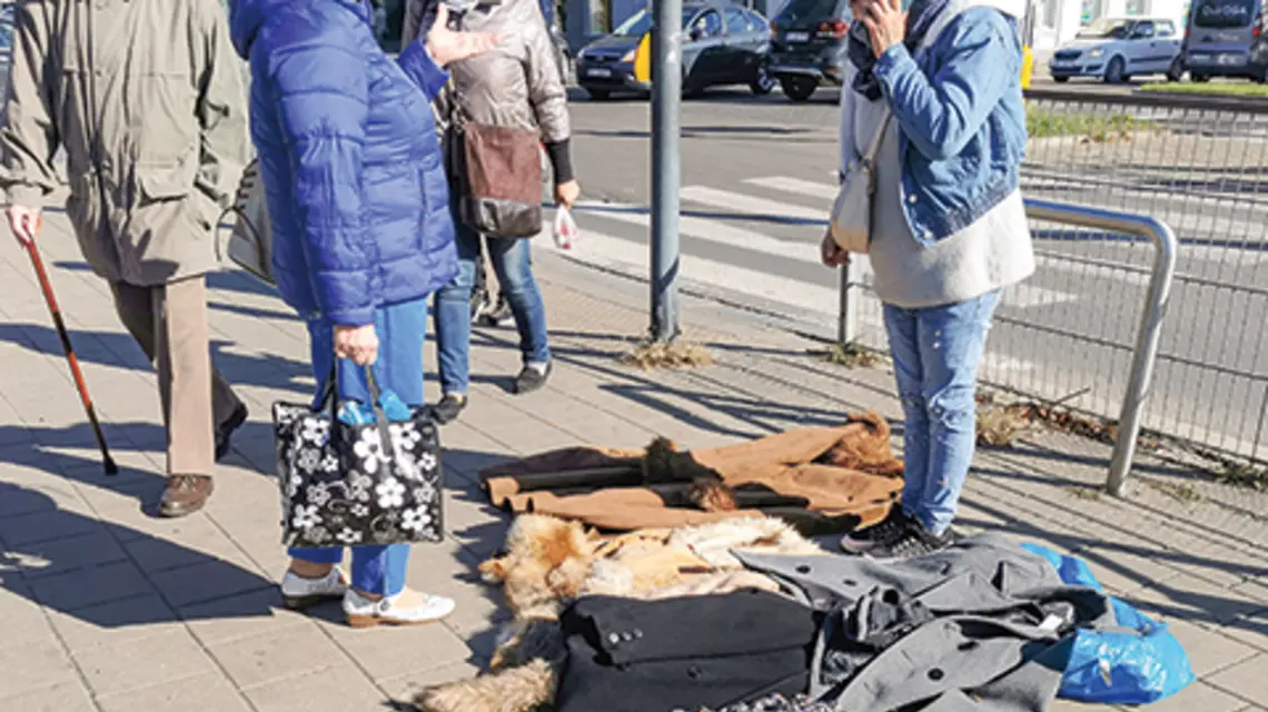 Bieda, kłopoty ze znalezieniem pracy – wysokie bezrobocie – sprawiają, że to coraz częstsze obrazki na ulicach miasta, Łódź, 11 października 2024 r. | fot. Piotr Kamionka/Reporter/East News