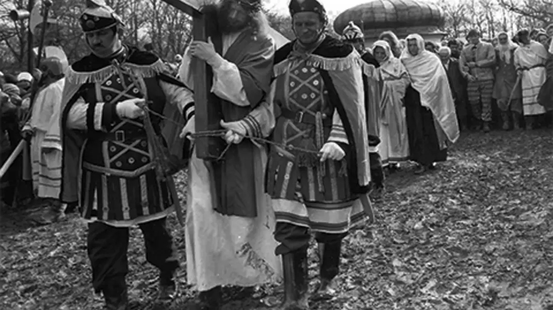 Aktorzy biorący udział w Misteriach Męki Pańskiej bardzo silnie utożsamiali się z ewangelicznymi bohaterami, Kalwaria Zebrzydowska 1975 r. fot. KRZYSZTOF CHOJNACKI/EAST NEWS