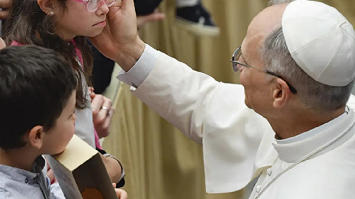 Papież Leon XIV podczas audiencji z urzędnikami Kurii Rzymskiej i pracownikami Stolicy Apostolskiej, Gubernatorstwa SCV i Wikariatu Rzymu w Auli Pawła VI, 24 maja 2025 r. | fot. IPA/Abaca/East New