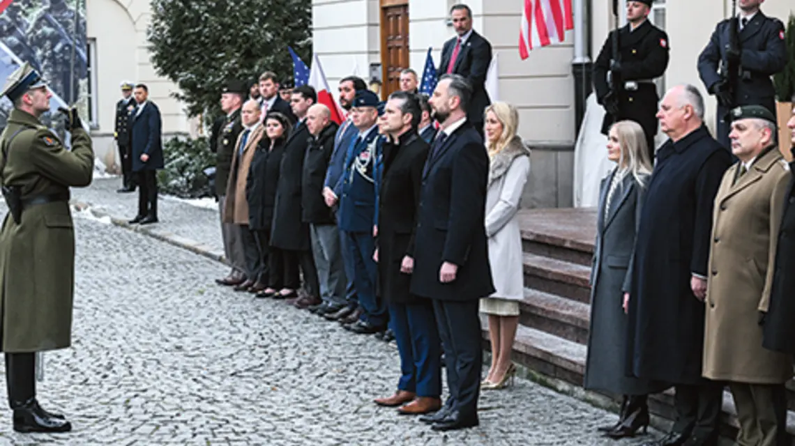 Wicepremier i minister obrony narodowej Władysław Kosiniak­‑Kamysz oraz sekretarz obrony Stanów Zjednoczonych Pete Hegseth podczas spotkania 14 lutego br. w Warszawie | fot. Omar Marques/Getty Images