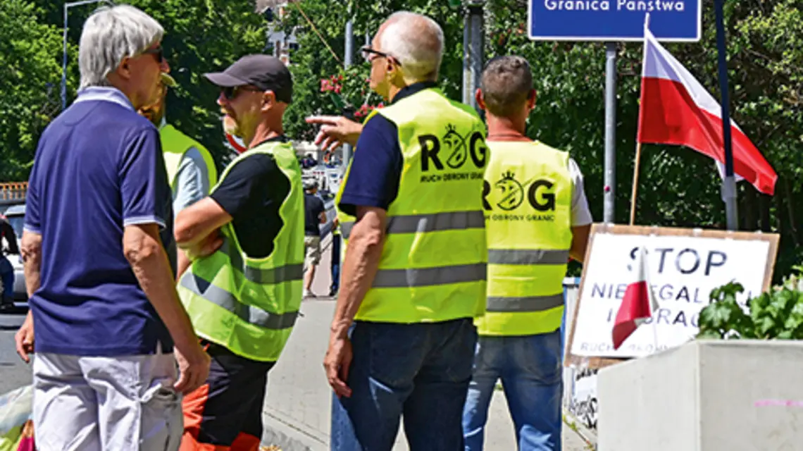 Samozwańczy strażnicy graniczni z ogólnopolskiej inicjatywy społecznej Ruch Obrony Granic na przejściu granicznym w Zgorzelcu, 5 lipca 2025 r. | fot. M Wehnert/Shutterstock/East News