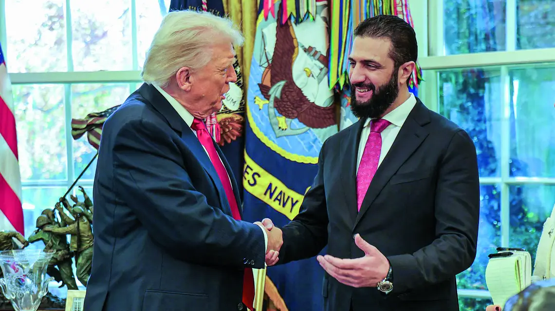 Donald Trump wita prezydenta Syrii Ahmada asz-Sharę w Białym Domu, Waszyngton, 10 listopada 2025 r. fot. AFP/East News